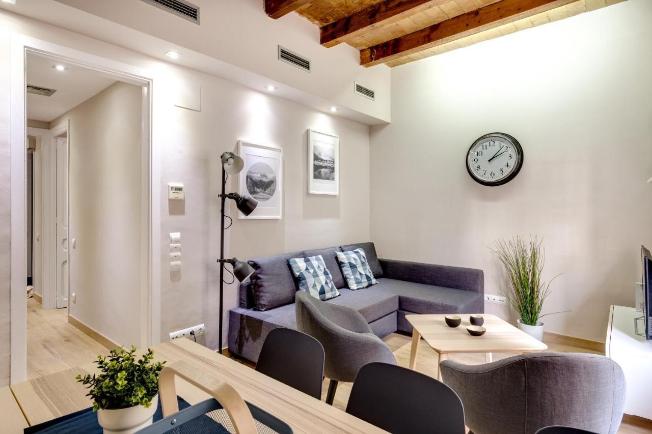 Renovated & Classic 3-Bedroom Sagrada Familia Apt. 1