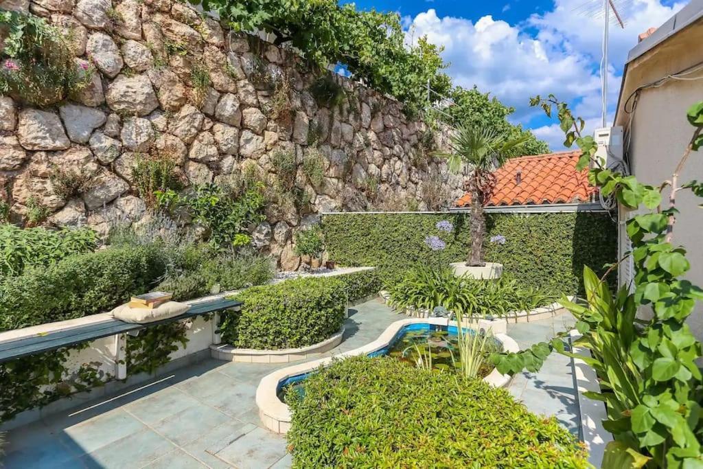 Sunny Oasis with Terrace / Near the Beach