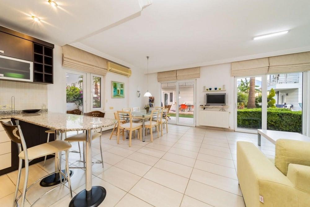 Central Villa with Garden And Pool in Kemer 1