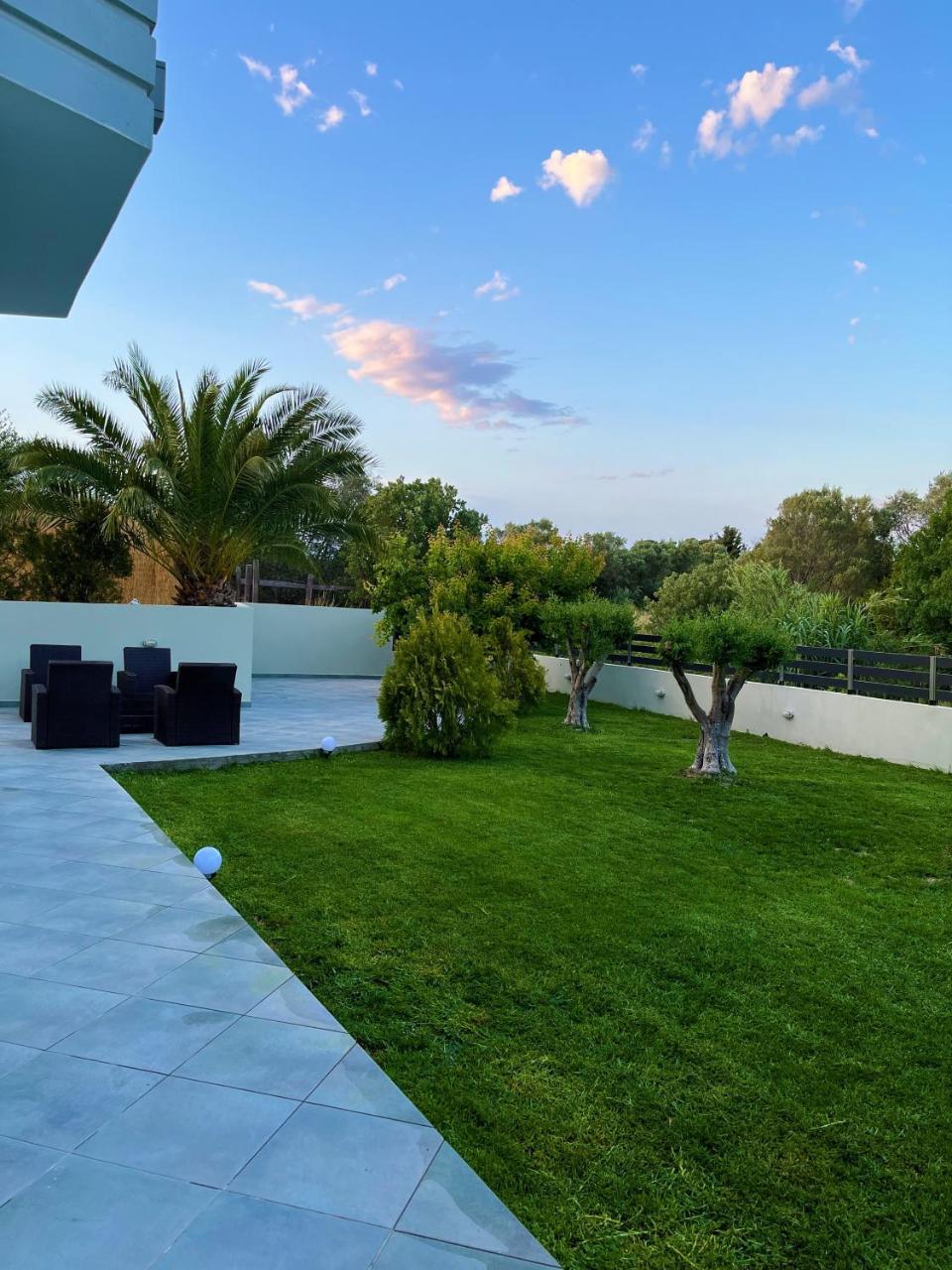 Villa Rose Ground Floor - Private Swimming Pool Garden 2