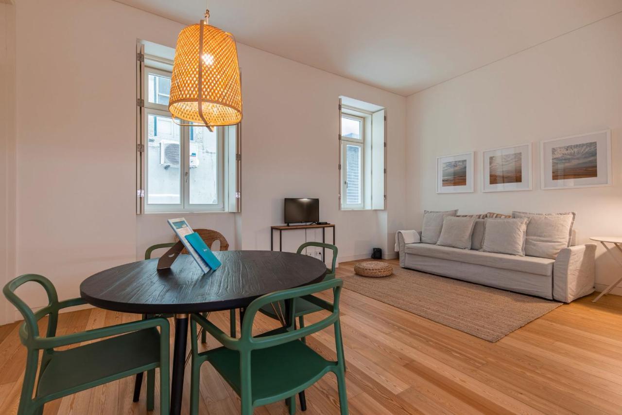 Green Gate To Lisbon by Lovelystay 1