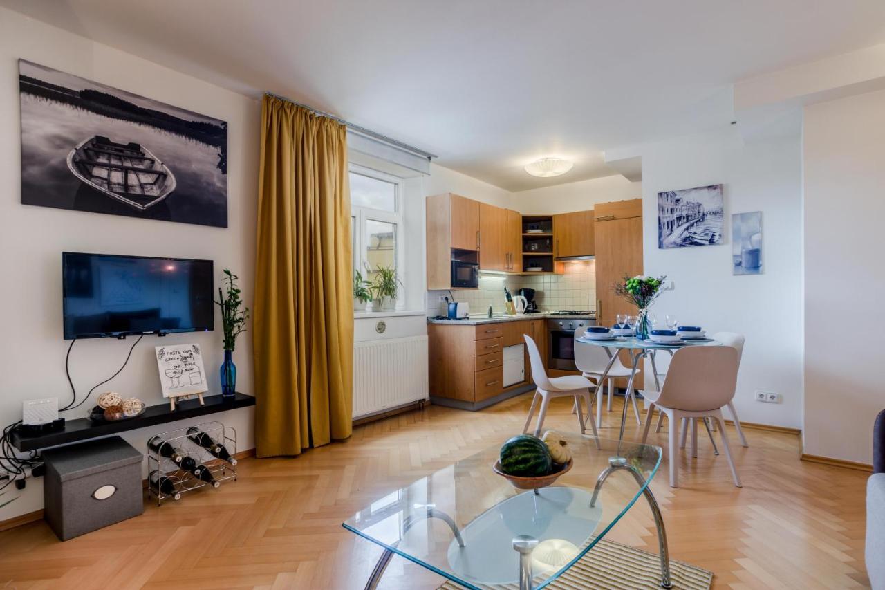 Prague 1 Sunny Apt by Michal&Friends
