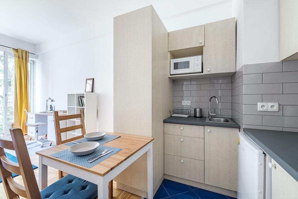 Friends Avenue Apartment