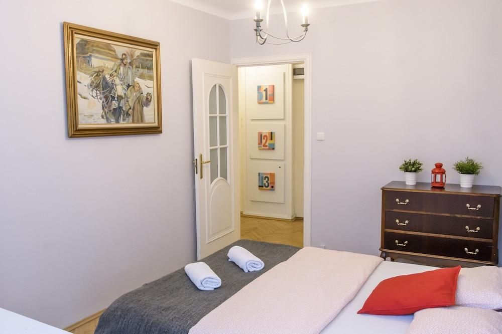 Golden Center Apartment