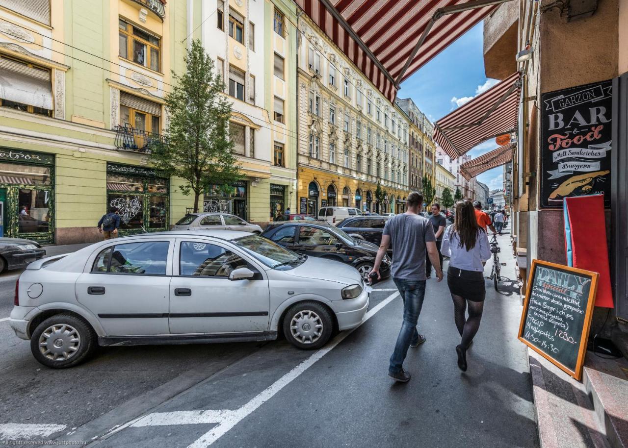 Bpr W21 Retro Home with Balcony