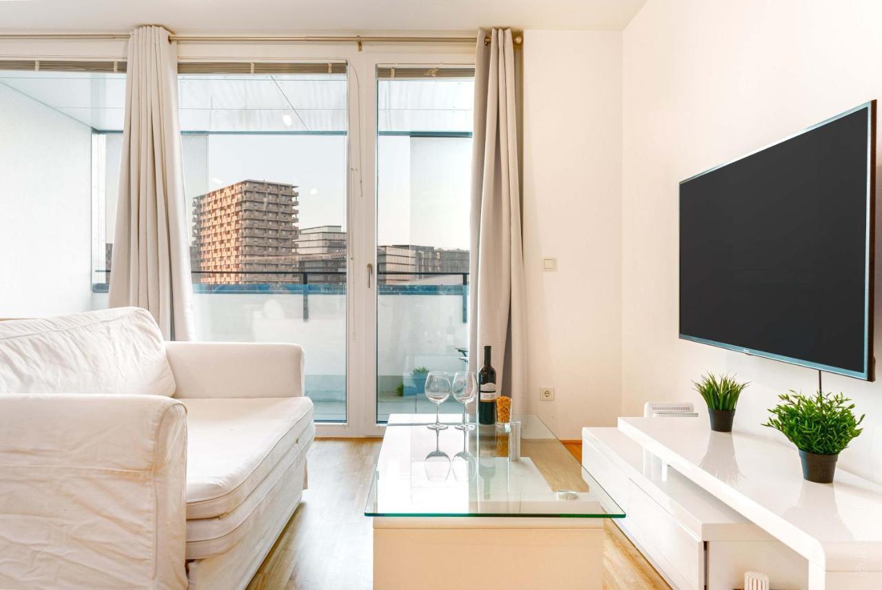 High Rise, Netflix, 2 Min To Main Station