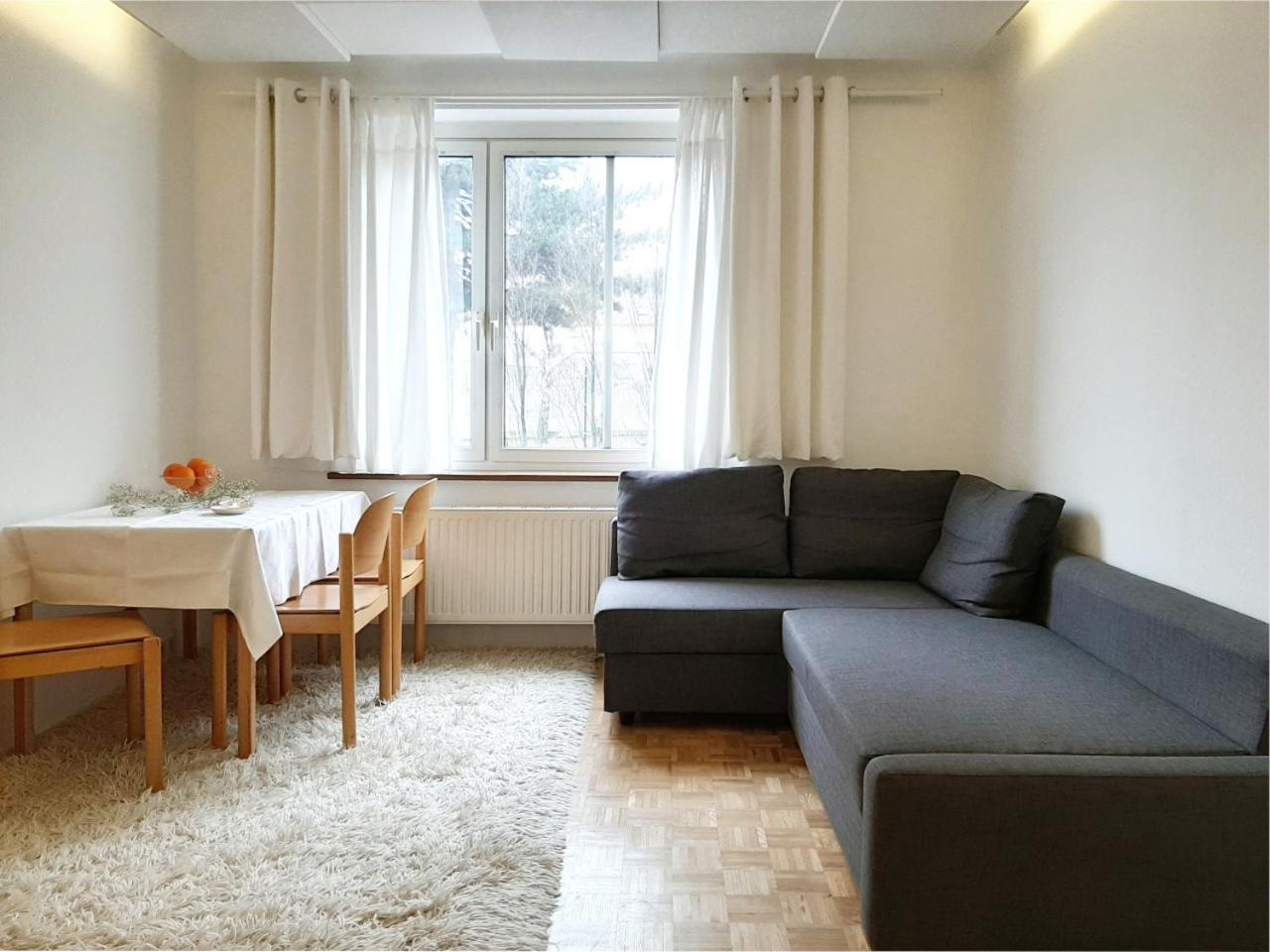 Sehr Hell, Sehr Ruhig