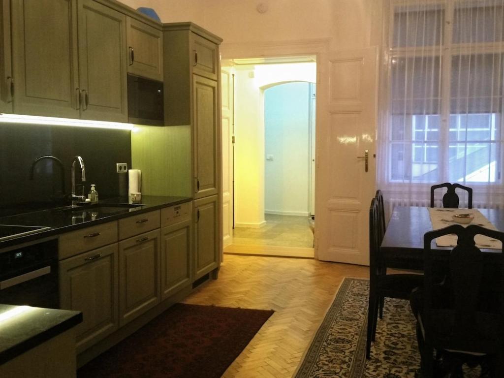 Great Location in the Heart of the Old City Luxurious Apartement Accommodate 5