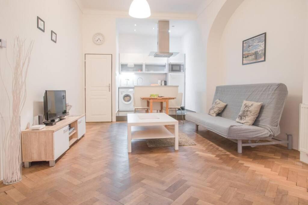 The Best Location in Prague, Charles Bridge & Old Town Square