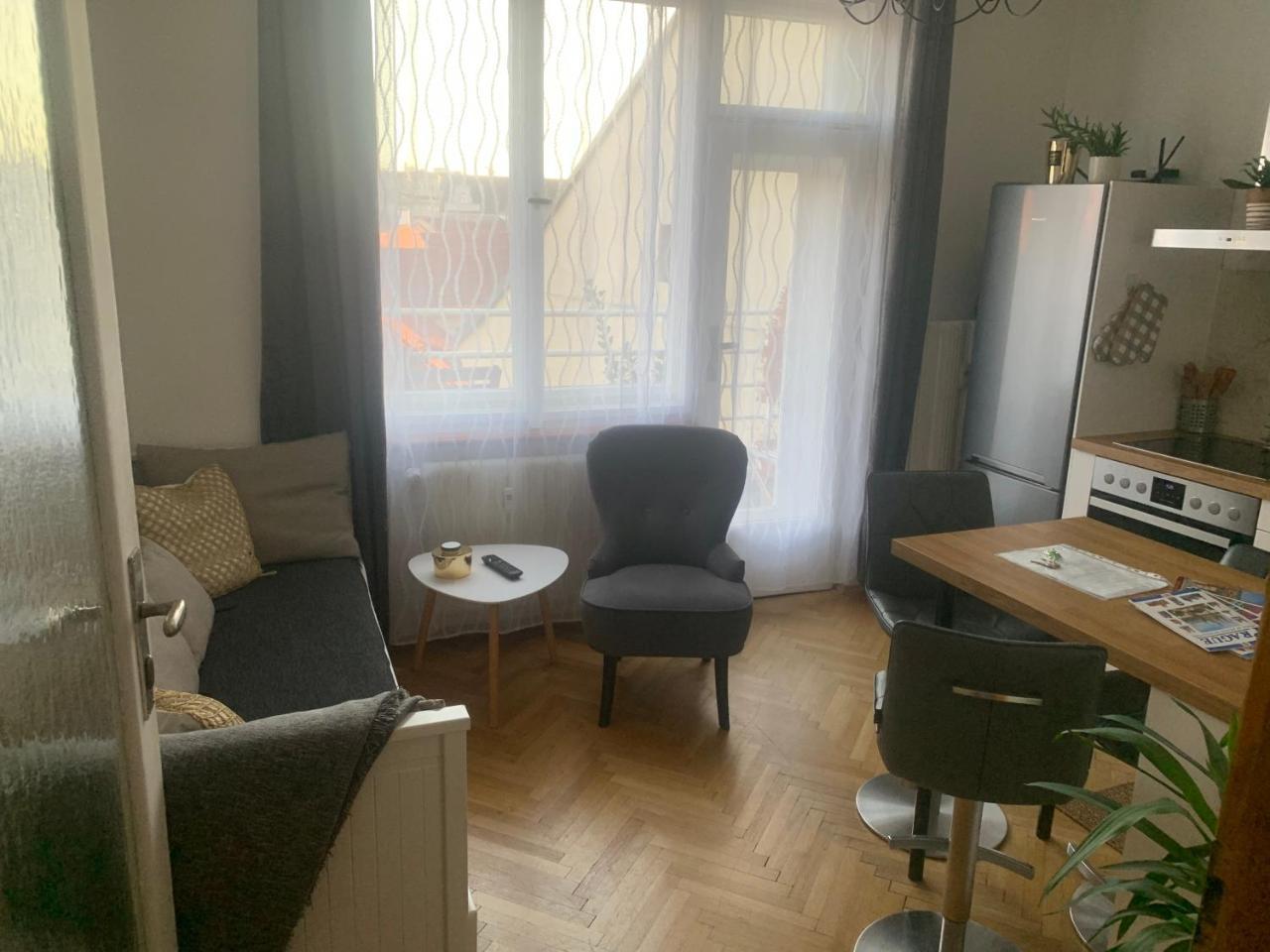 Apartment Anenska by Charles Bridge