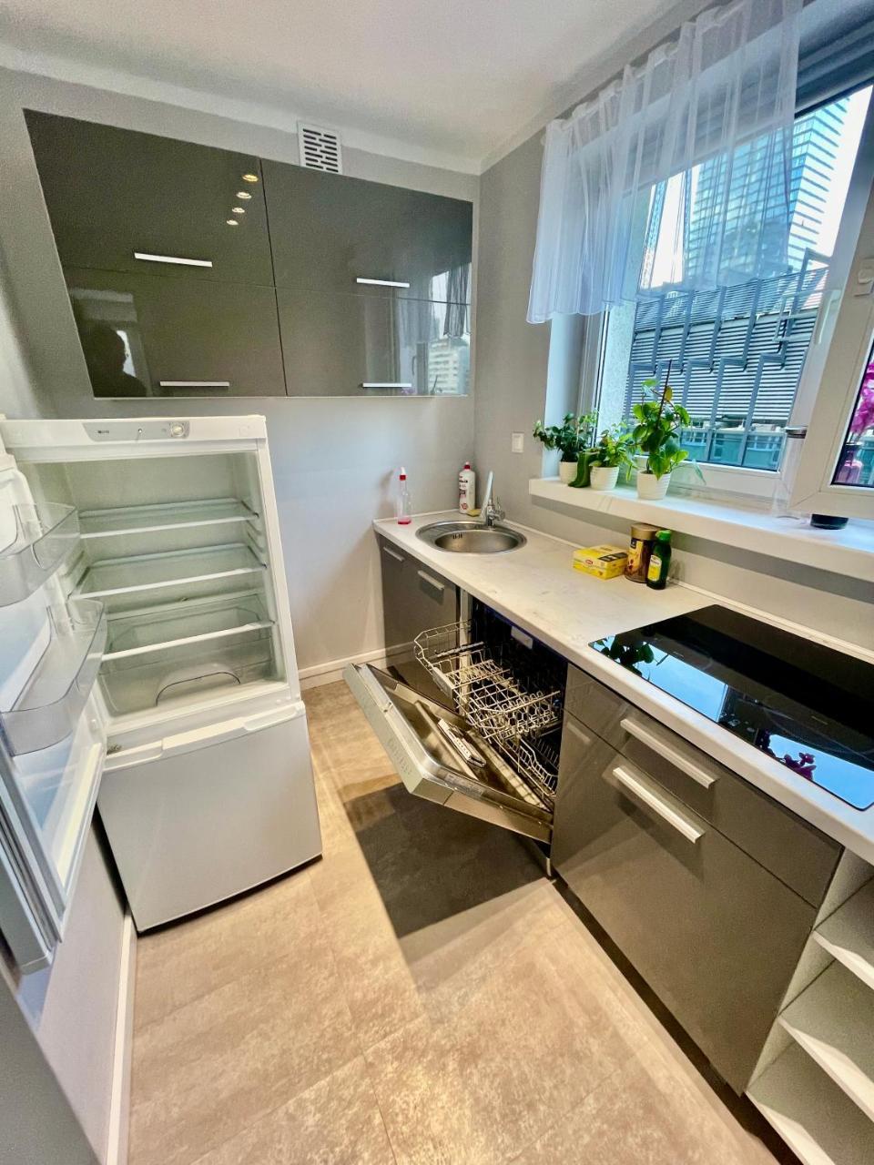 Green 4 Rondo 1 Metro Wifi 65'tv Netflix Hbo Appletv Disney+