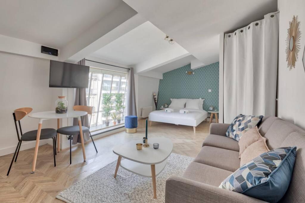 Appartement Renove Proche Arc Triomphe - 2p