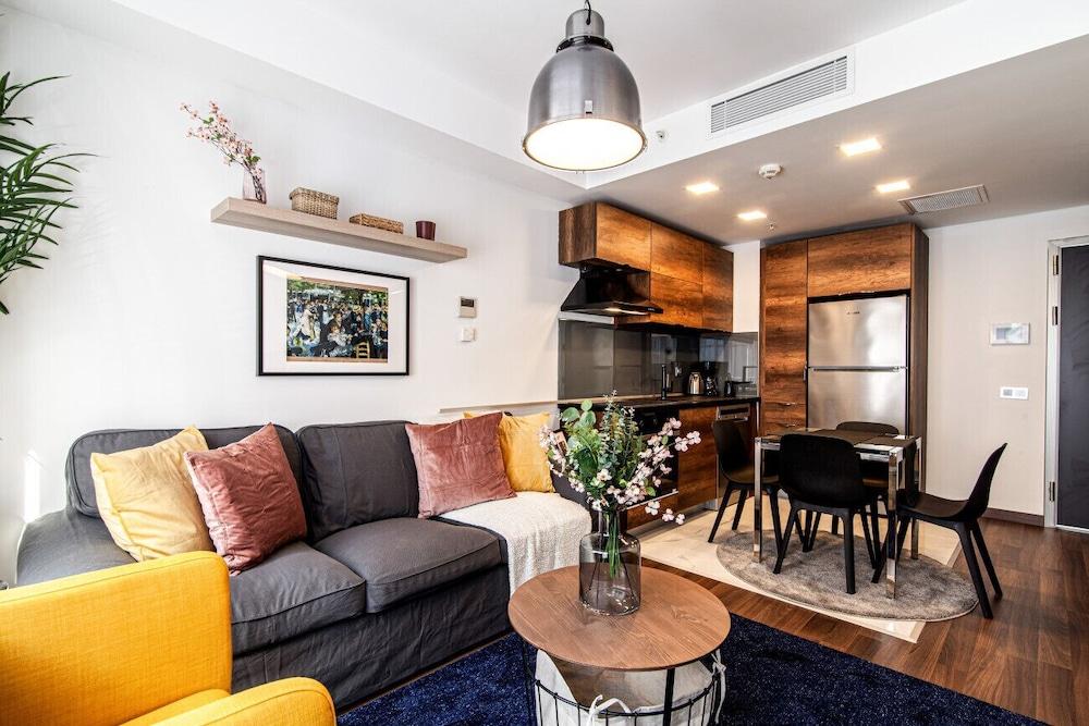 Fully Furnished Flat with Balcony in Sisli