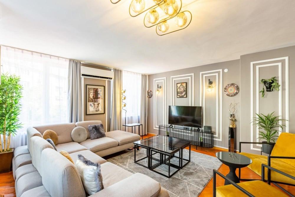 Flat with Excellent Location in Nisantasi