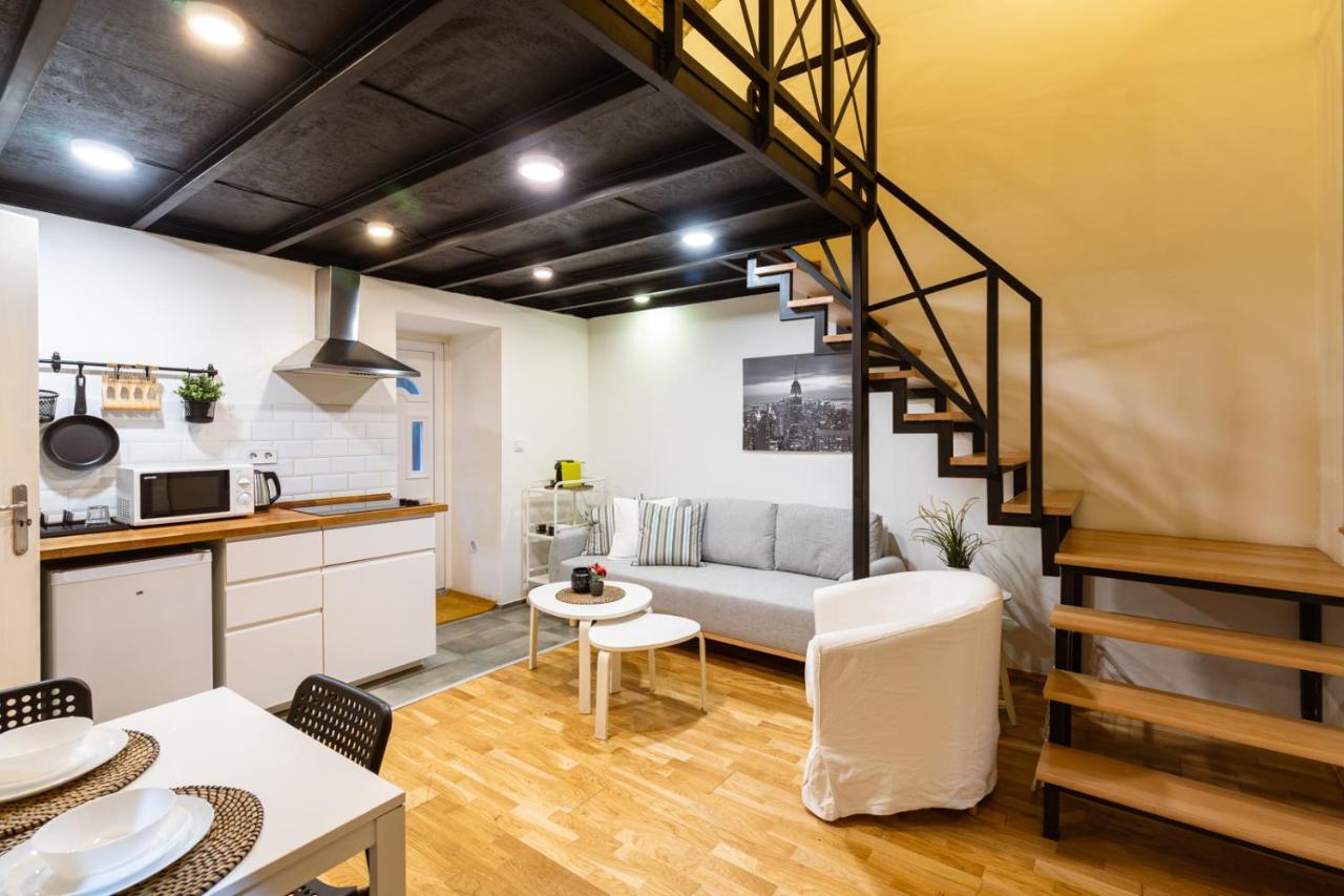 Modern Stylish Apartment @ Superb Central Location