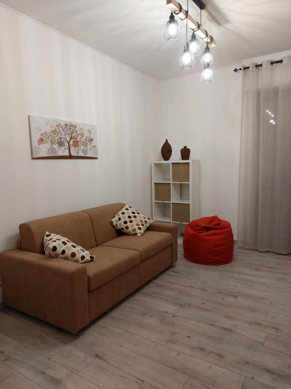 M.Aurelio (Nolo) Red