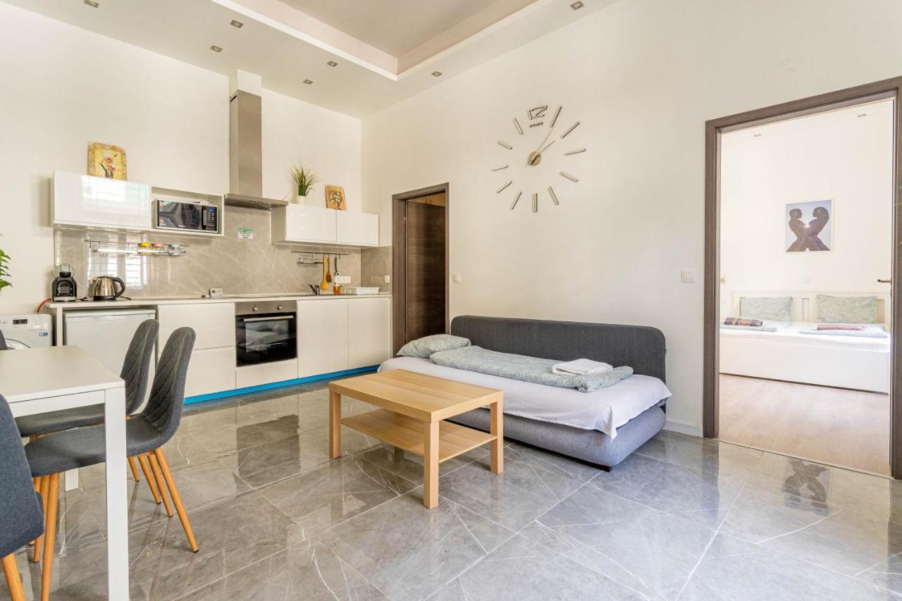 Modernized Condo at Kiraly 51