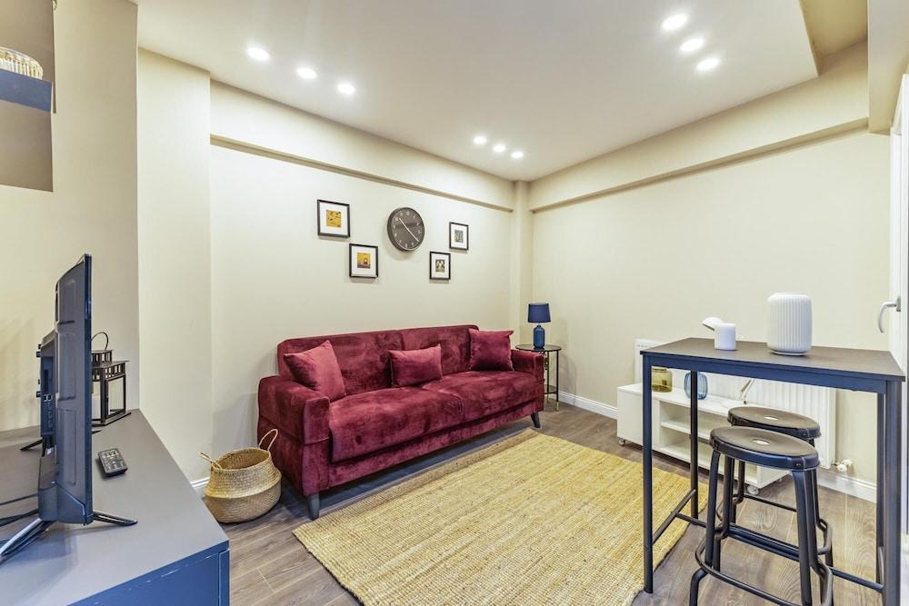 Cozy And Compact Flat in Central Sisli