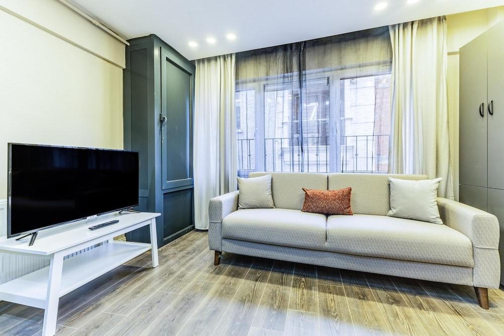 Central And Compact Flat with Terrace in Sisli