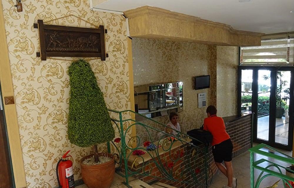 Maxwell Holiday Club (Adults only) 2