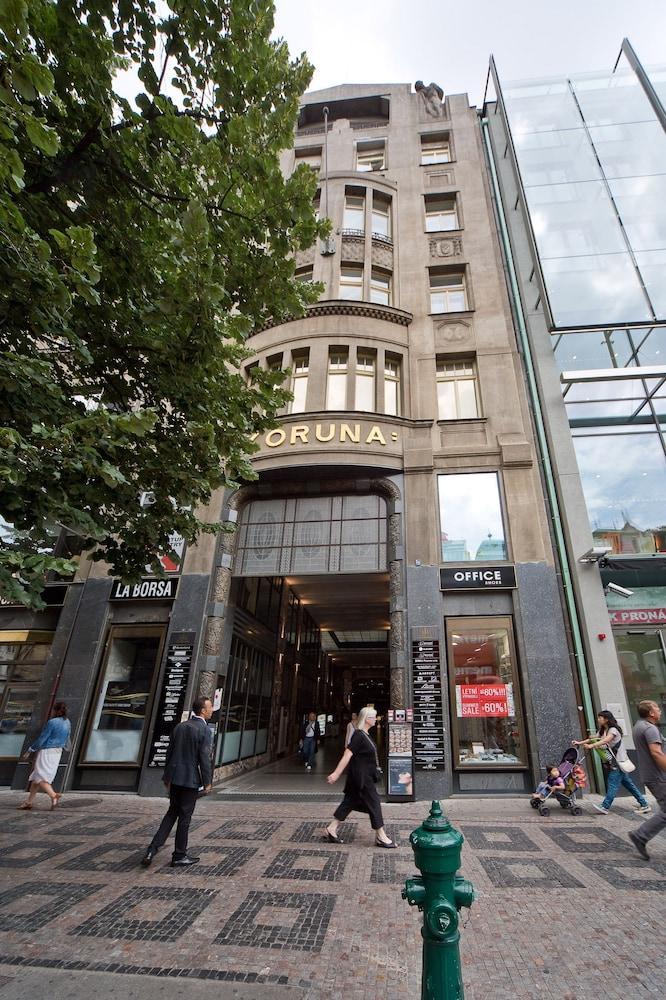 Merchant'S Crown Hotel 1