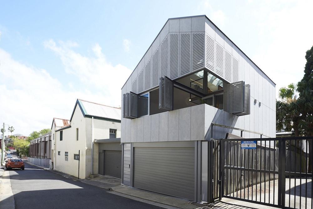 Studio Reuss - a City Retreat