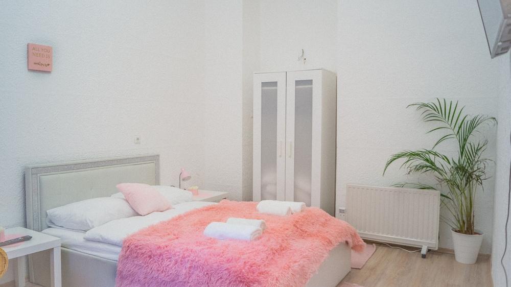 Modern Apartment Wiener Stadthalle 3 2