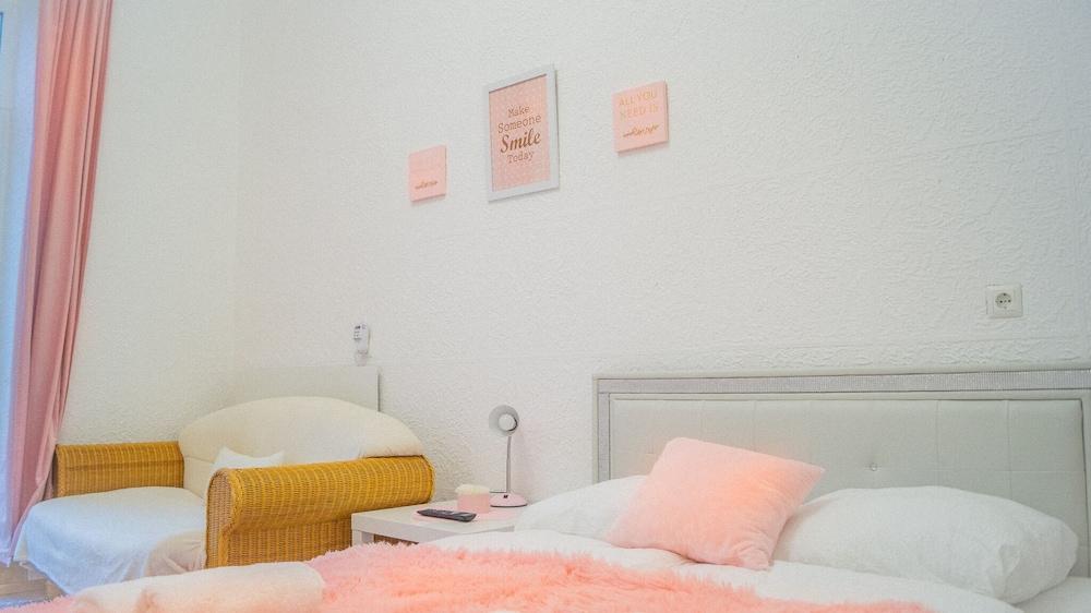 Modern Apartment Wiener Stadthalle 3 1