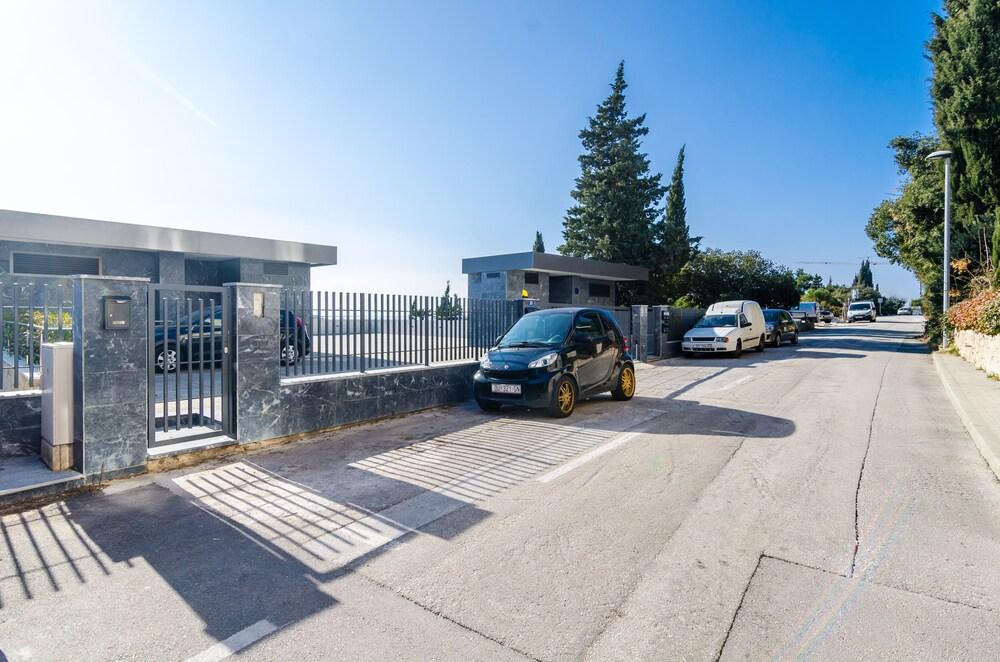 Dubrovnik Deluxe Blue Bayou