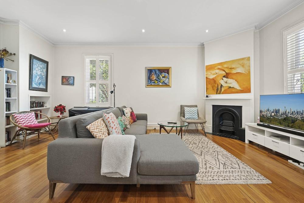 Light Filled Charming Townhouse