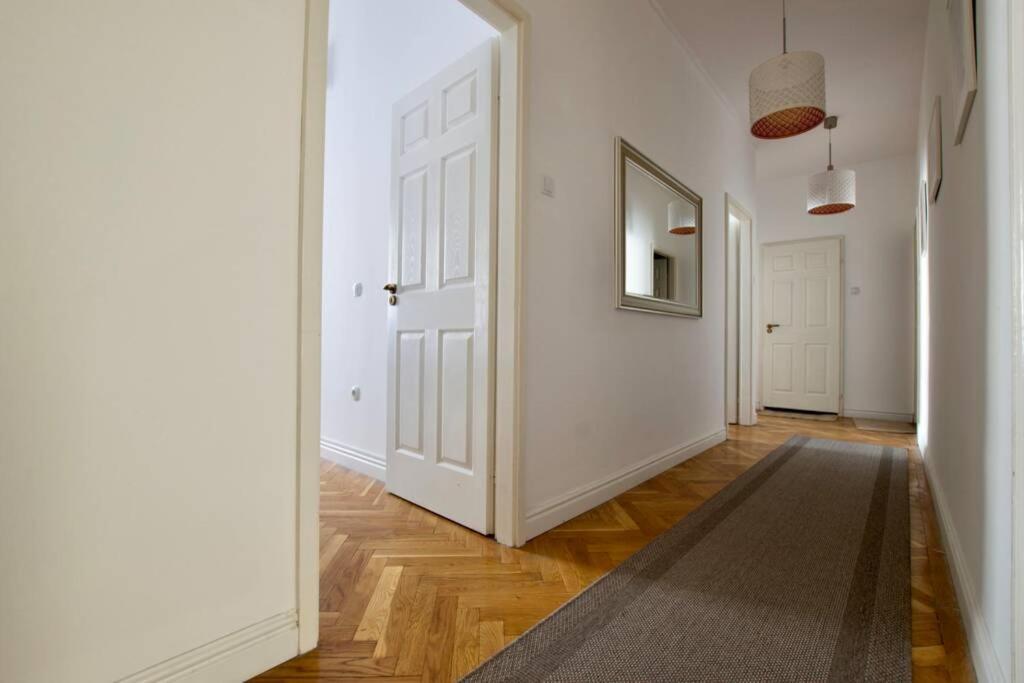 Premium Apartment by Hi5-Vaci Str. 3 Bedroom (218) 1