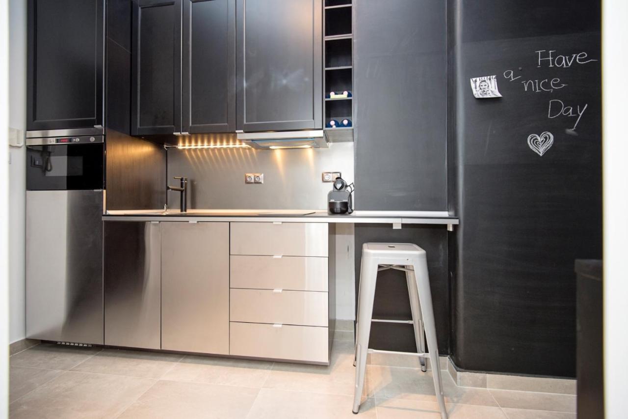 Bright Studio Apartment with a Gorgeus Parliament View 2