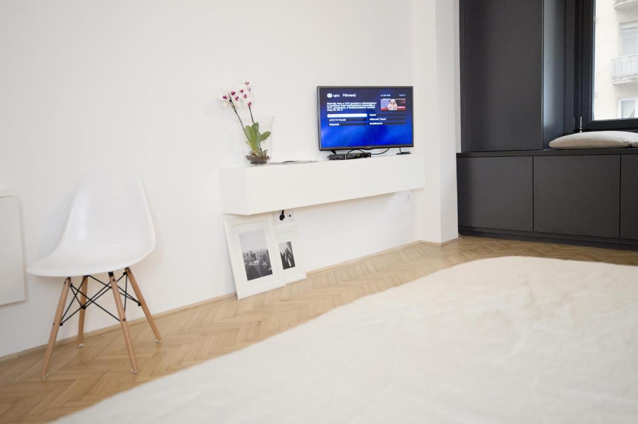 Bright Studio Apartment with a Gorgeus Parliament View 1