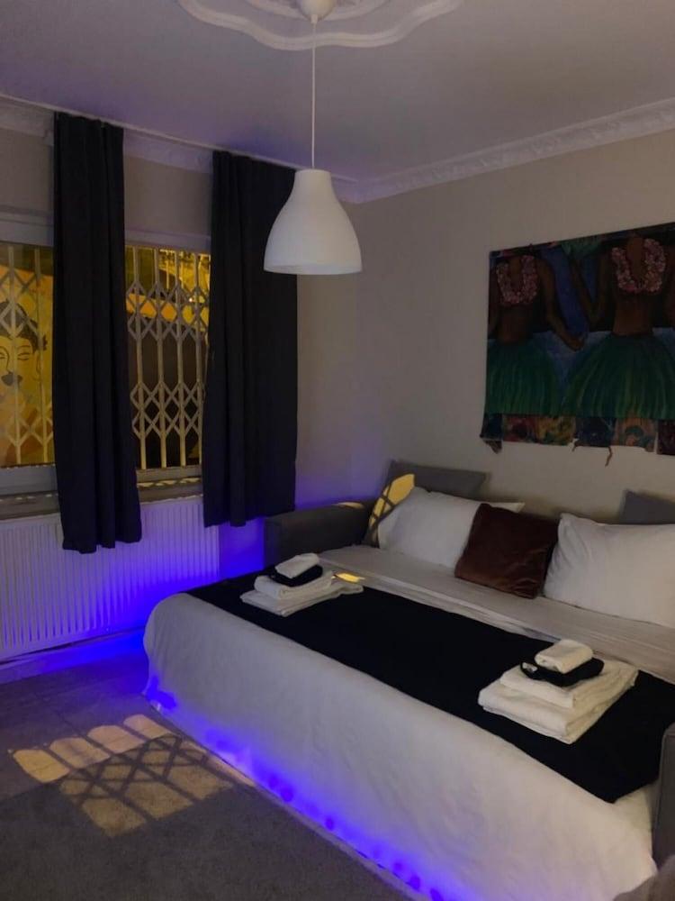 Lovely Flat with Central Location in Sisli 2