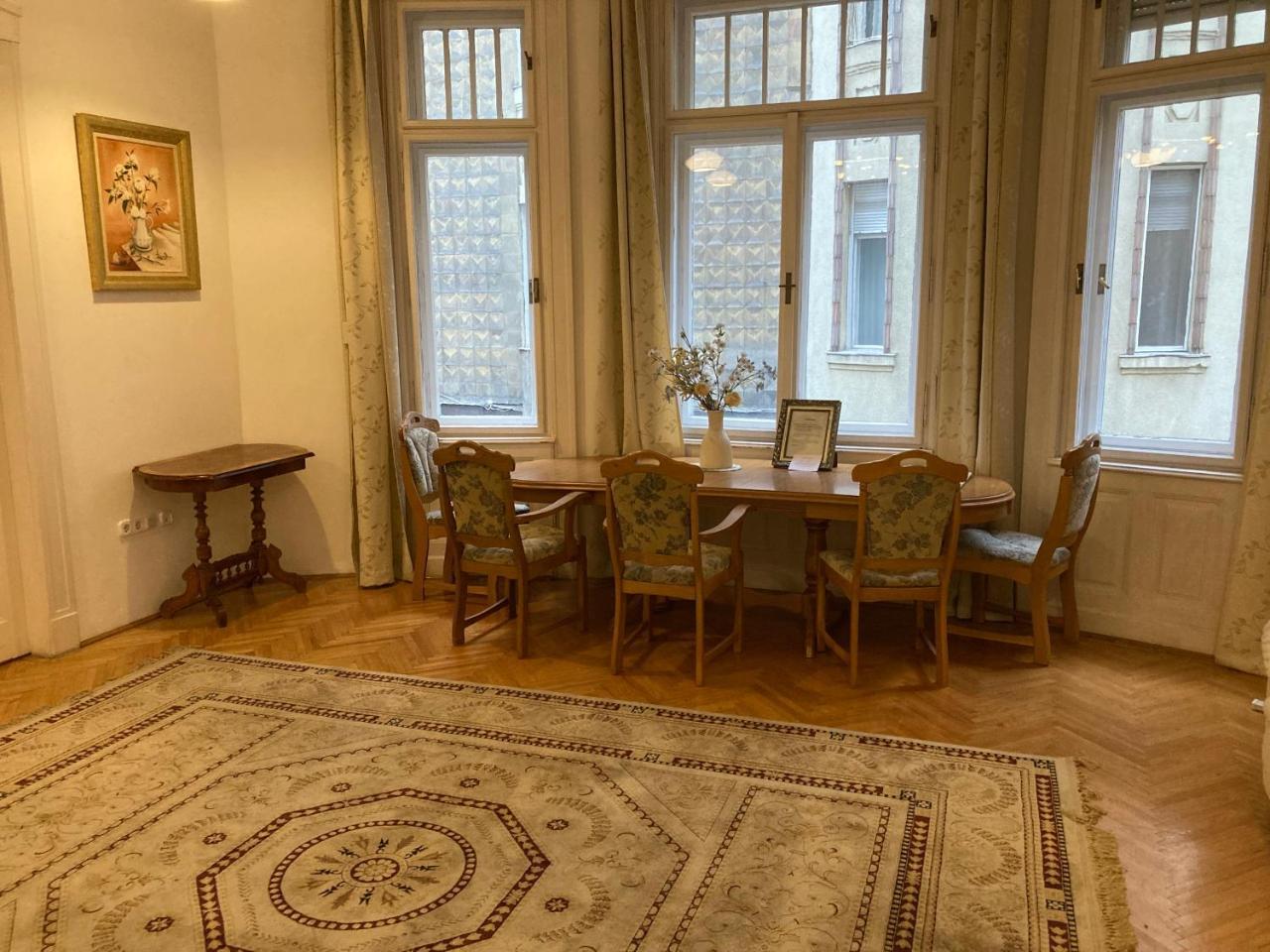 Elegance in the Heart 1