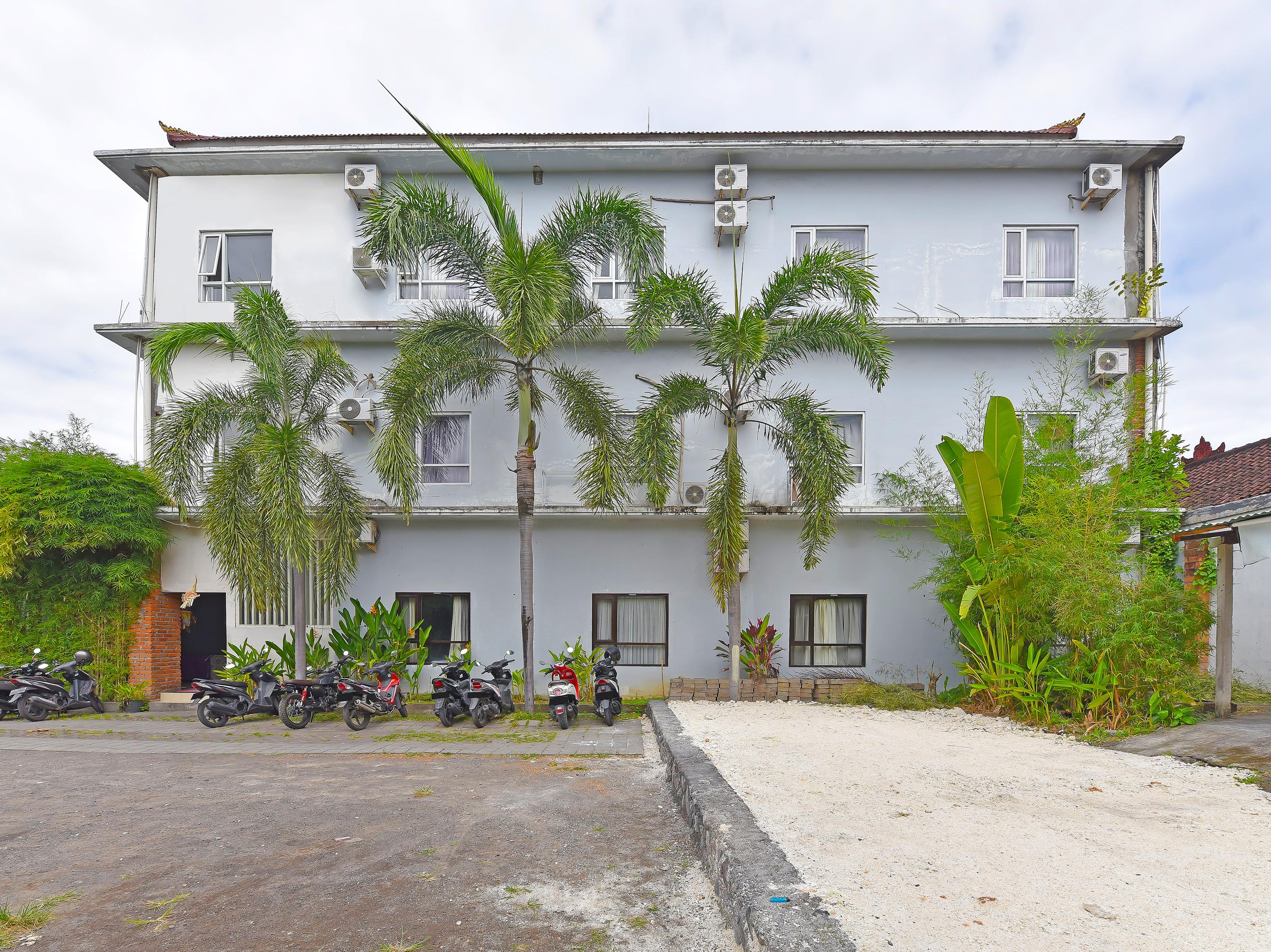 Capital O 91405 Hotel Lavarta 2