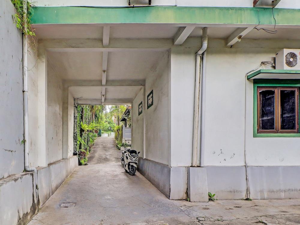 Oyo 91924 Ijo Hotel 1