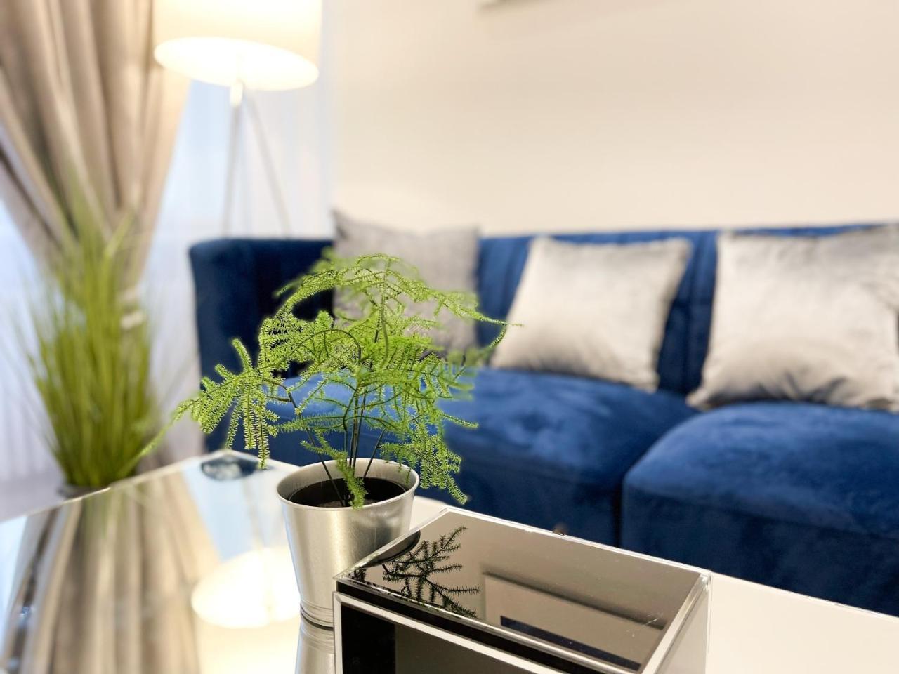 Downtown Deak-Ferris Wheel Luxury Home 1