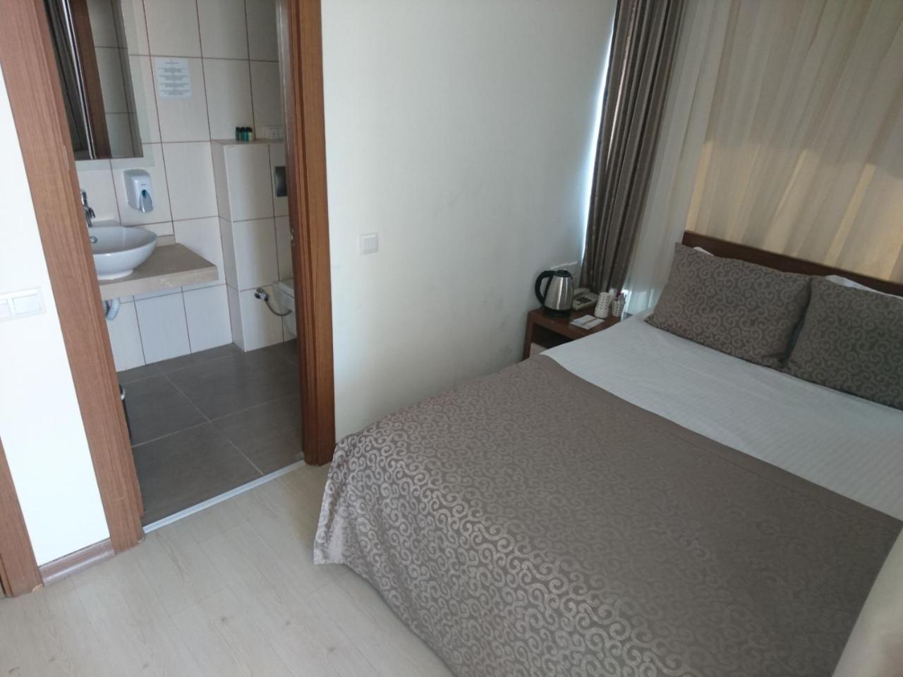 The Corner Park Hotel