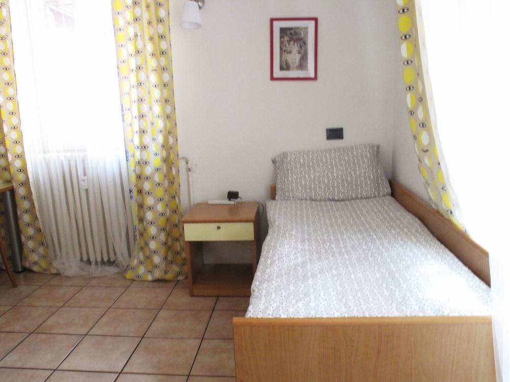 Lovely Studio Apartment 1