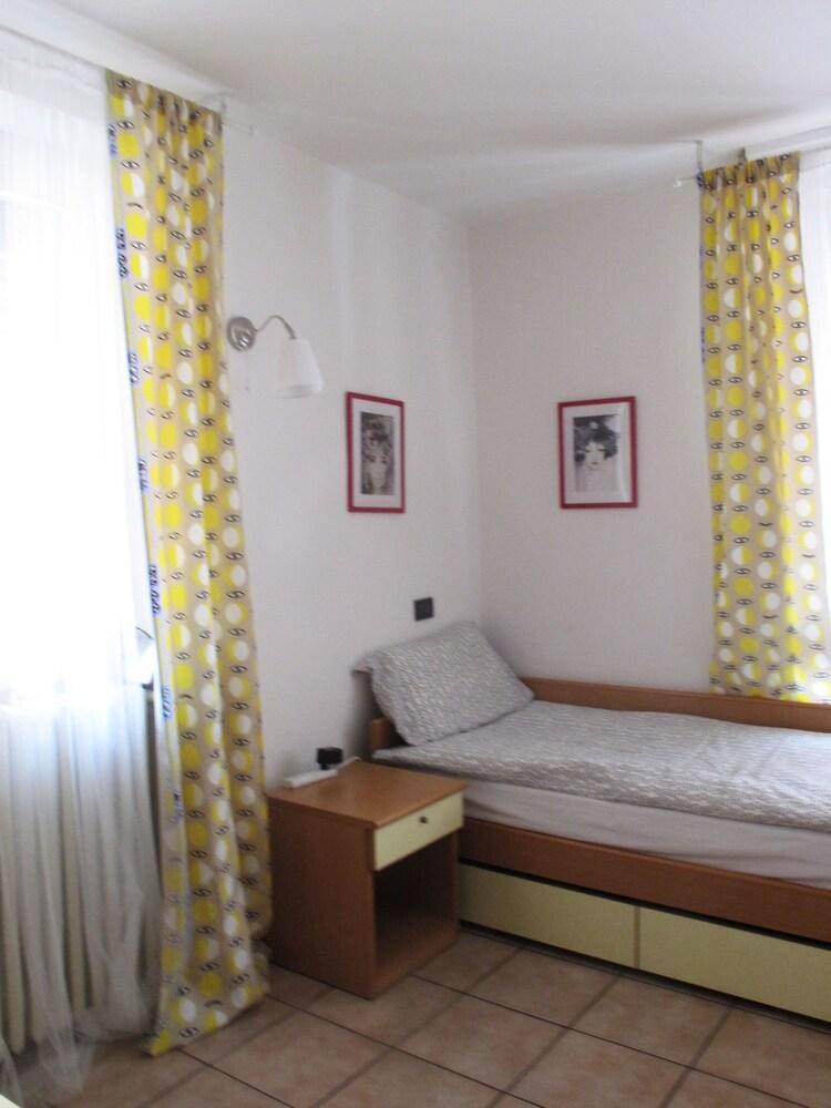 Lovely Studio Apartment 2