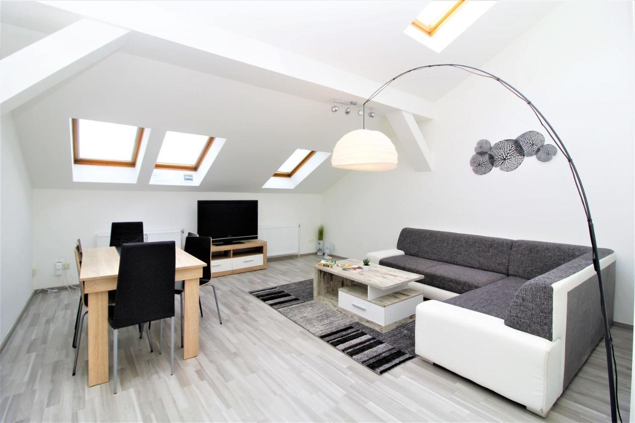 Gold: Penthouse Apartment Volkertmarkt