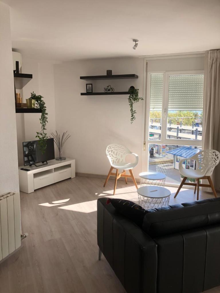 Luxury Apartment Accommodation, Next To Beach & Train Station Calella