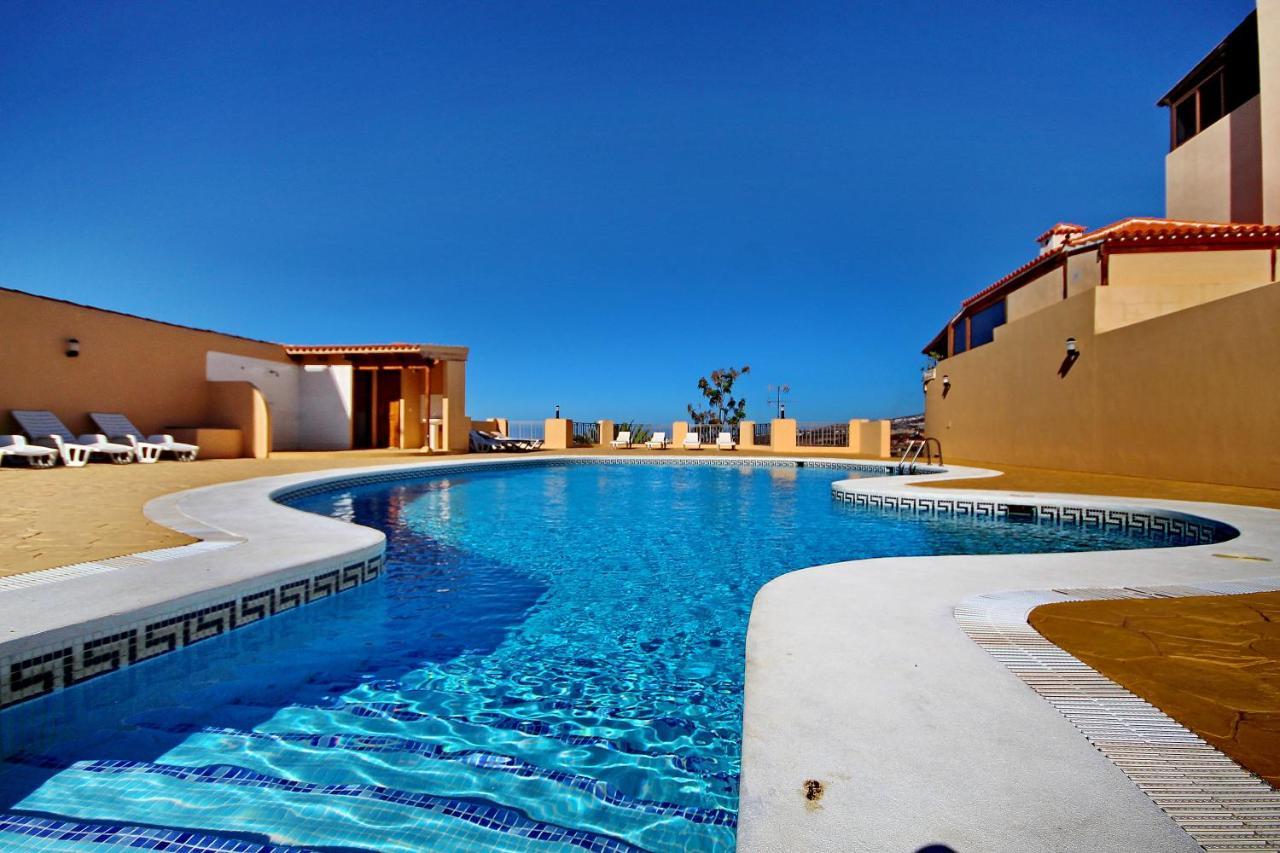 Cozy Townhouse with Ocean Views in Costa Adeje 2