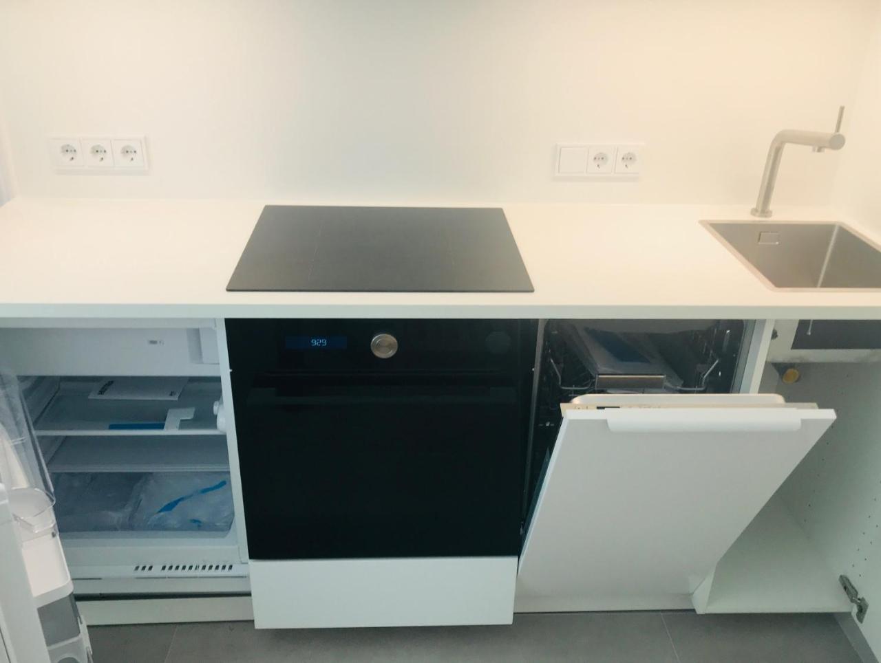 Completely New Renovated, 4th Floor, Floor Heating, French Balcony 2