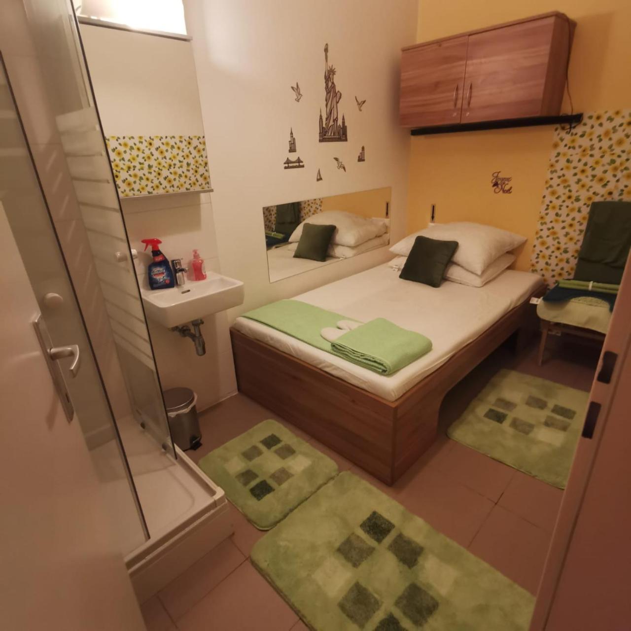 Elisabeth Hostel (Adults Only)