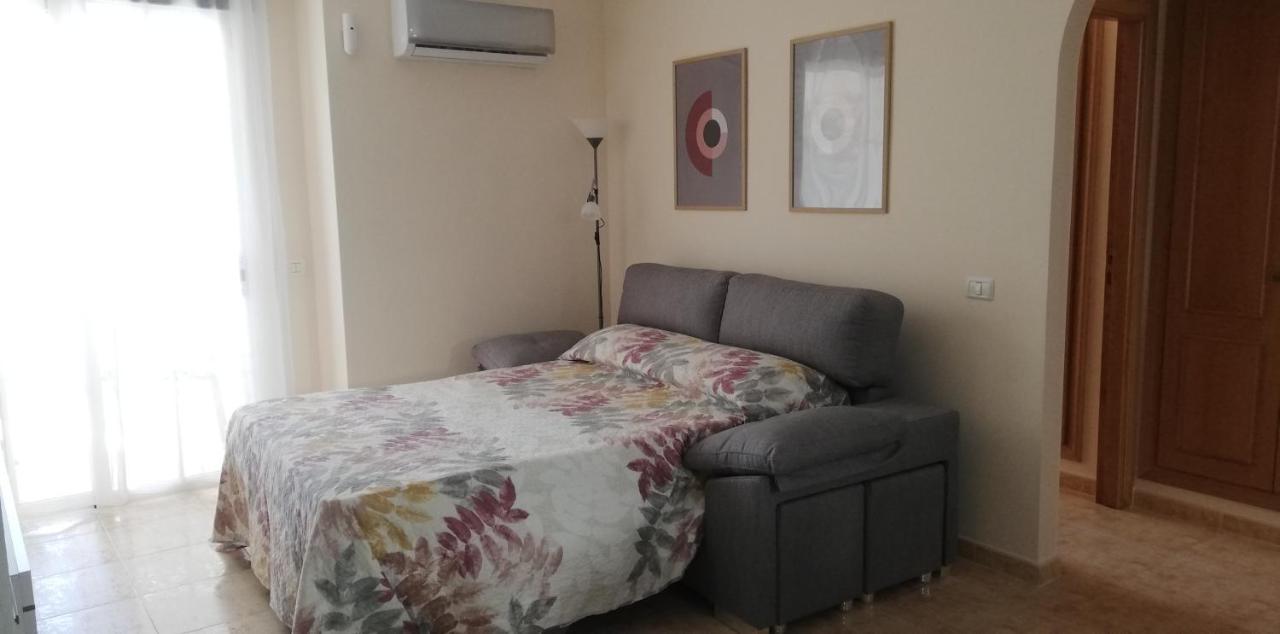 Apto Isa: Amplio Y Acogedor Apto de 75m Con Terraza, Aire Acondicionado Y Parking Gratuito 1