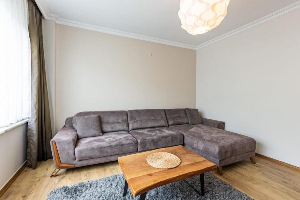 Cozy Flat with Dreamy Bosphorus View in Beyoglu 2