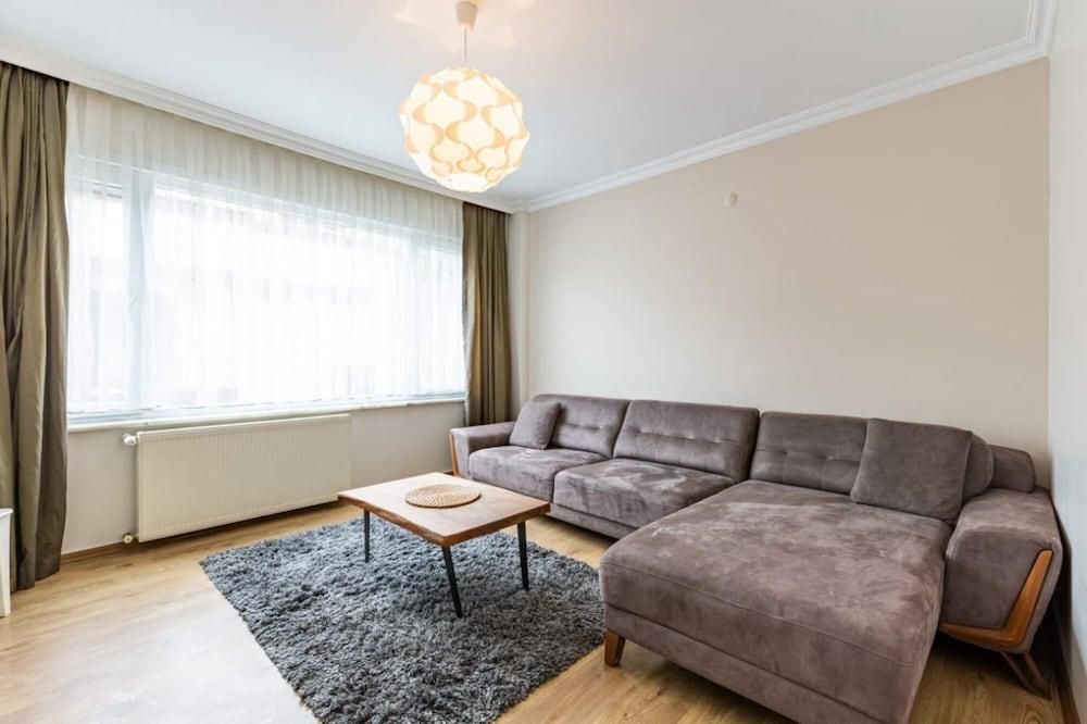 Cozy Flat with Dreamy Bosphorus View in Beyoglu 1