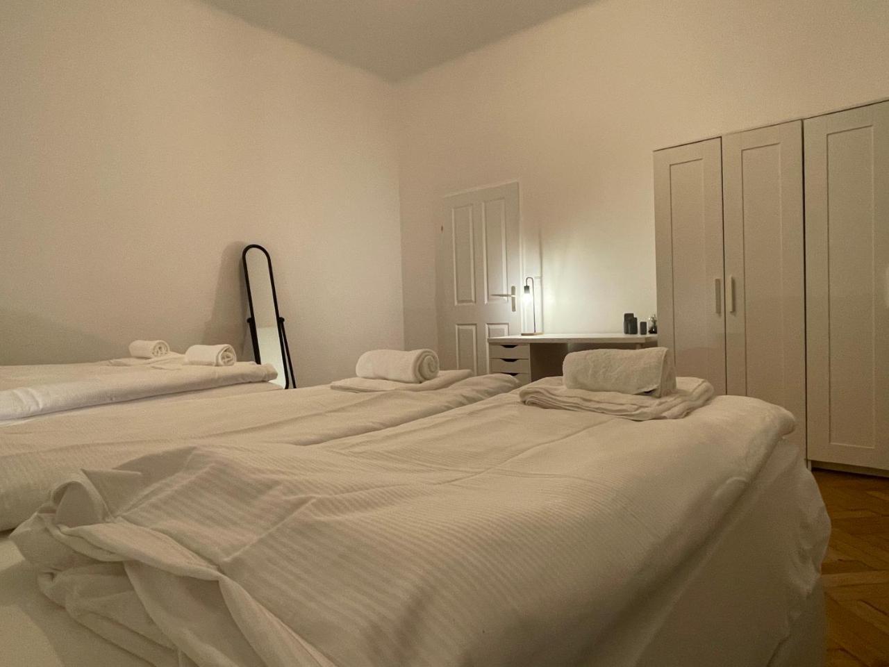 Luxury Apartment at Famous Vienna Kutschkermarkt 2